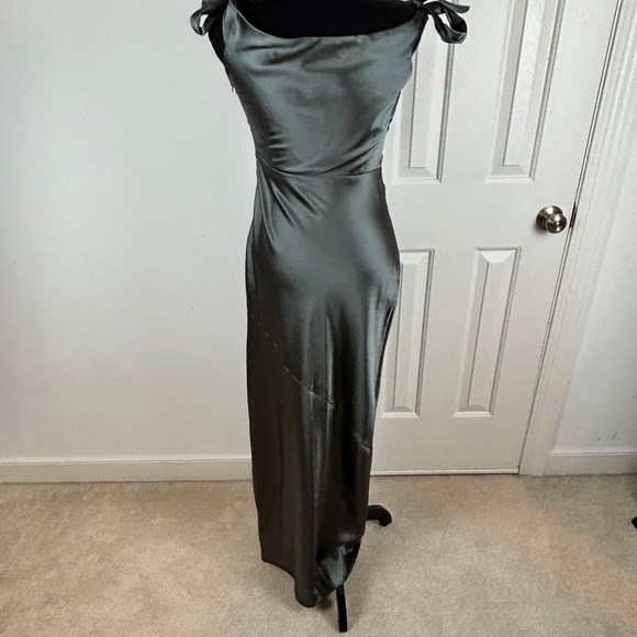 Petal & Pup Selma Off Shoulder Satin Cowl Neck Ruched Side Tie Maxi Dress Sz M - Picture 3 of 10